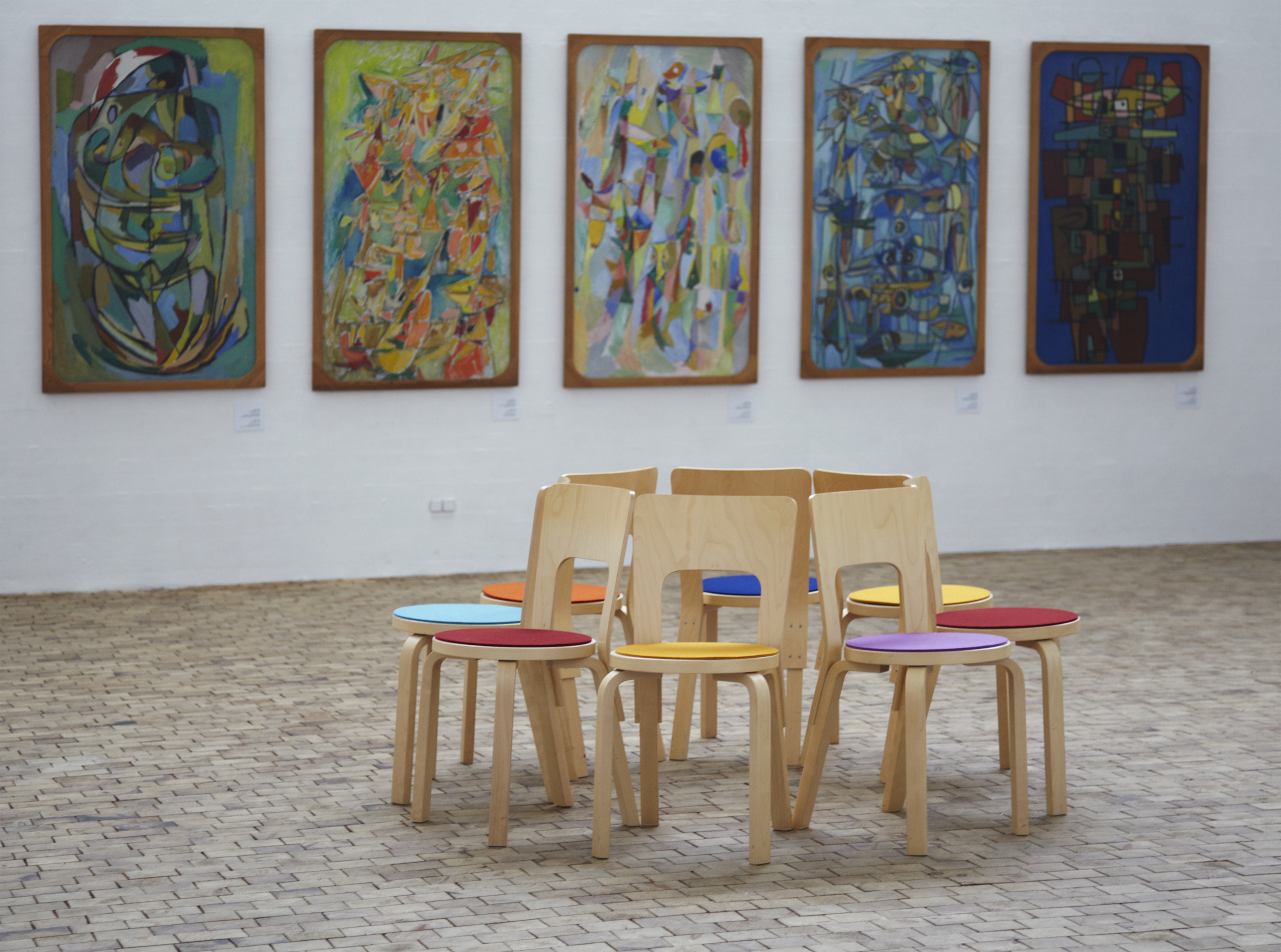 museum jorn maleri, stolesæder i filt